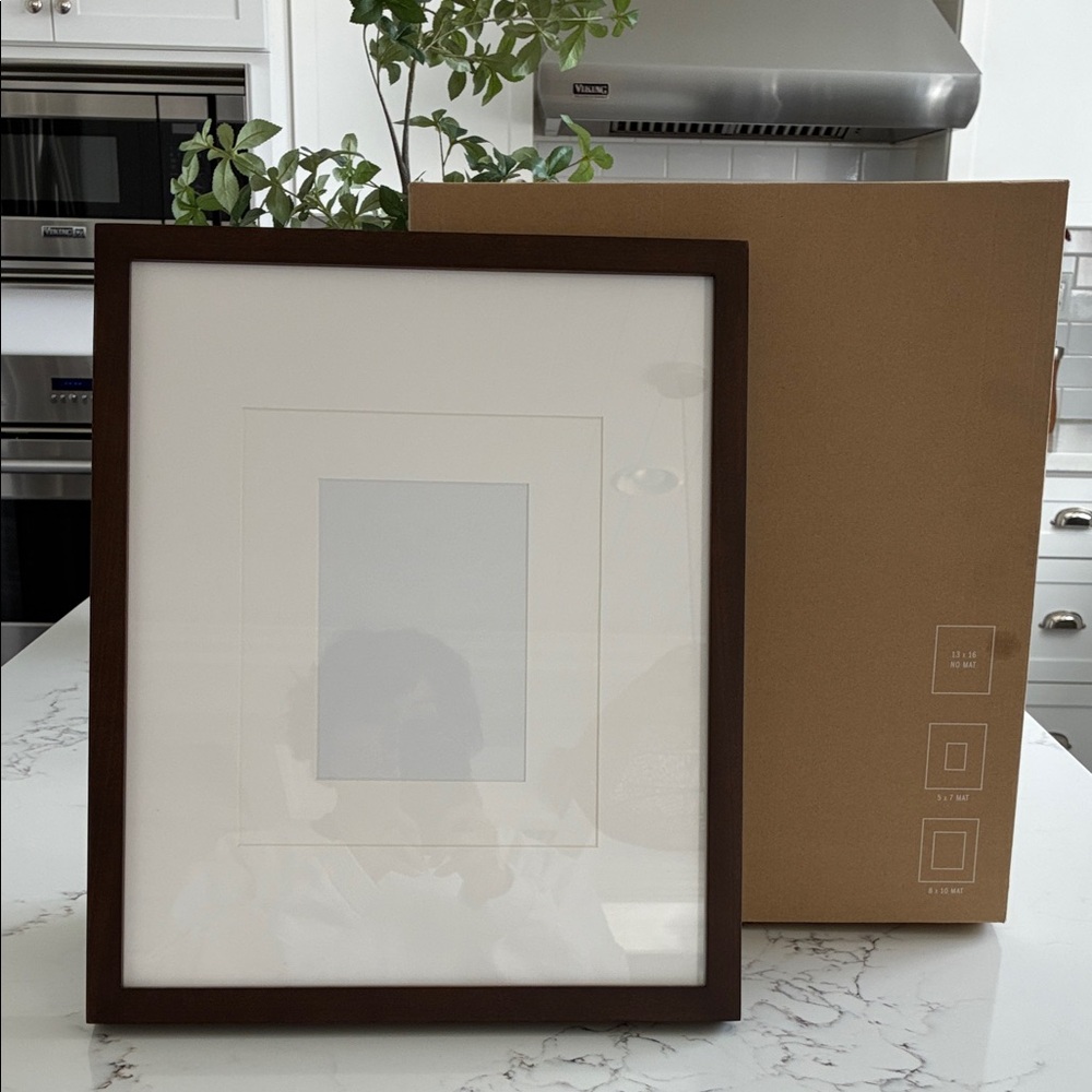 POTTERY BARN Wood Gallery 14x17 Walnut Picture Frame Multi-Mat 8x10 & 5x7 Mat